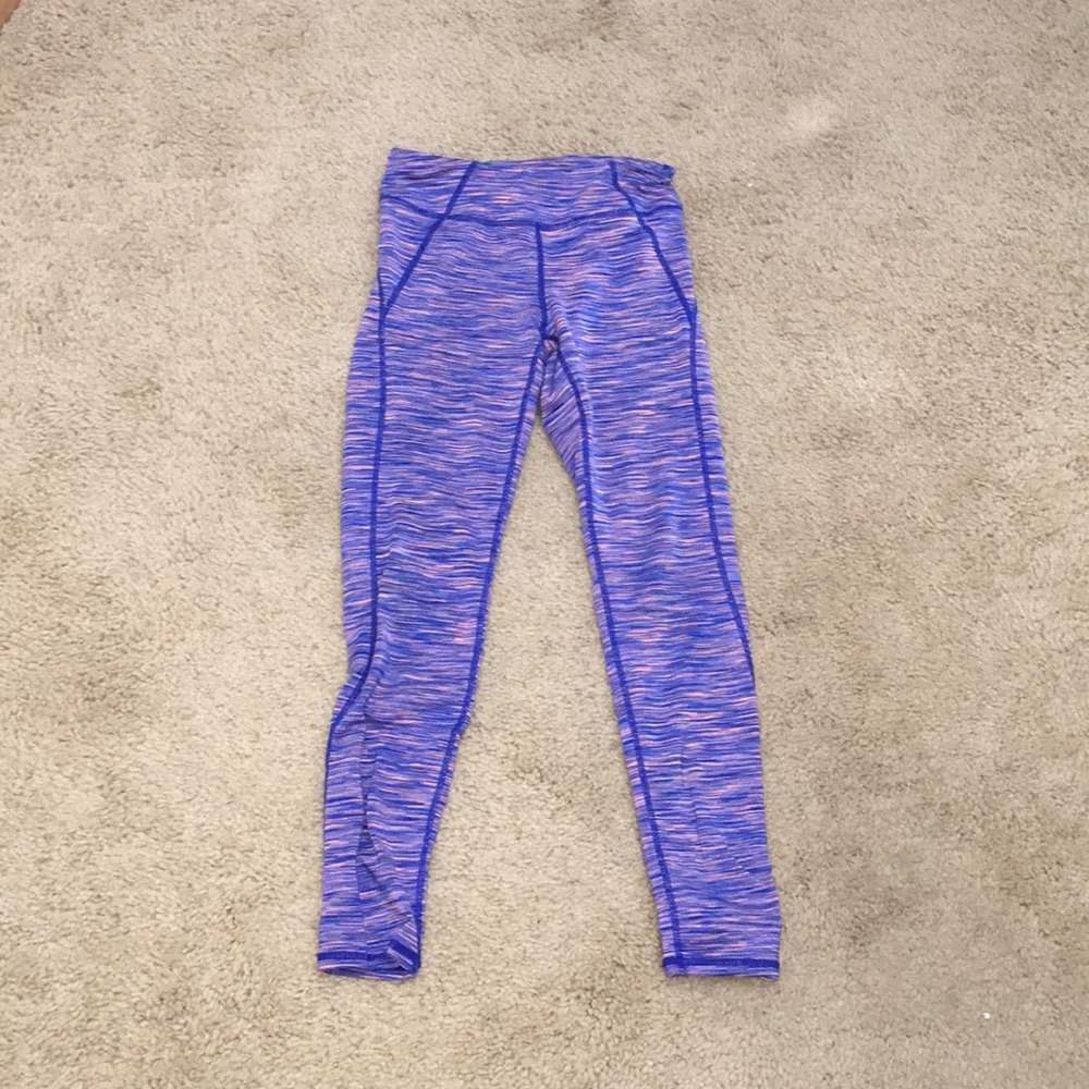 I am selling leggings that are orange and blue.